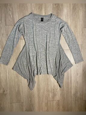 💜3/$25💜 Grey Lildy Shark Bite Tunic Size L/XL